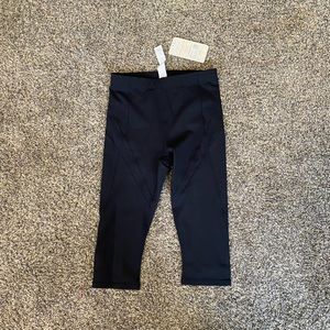 Black quarter length fabletic leggings-small